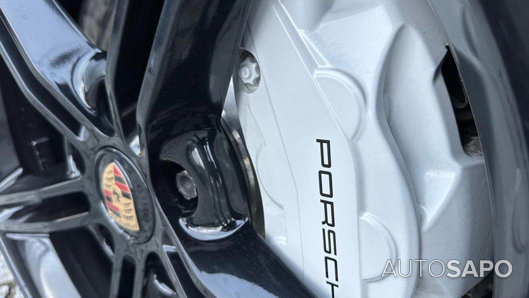 Porsche Taycan Turbo de 2020