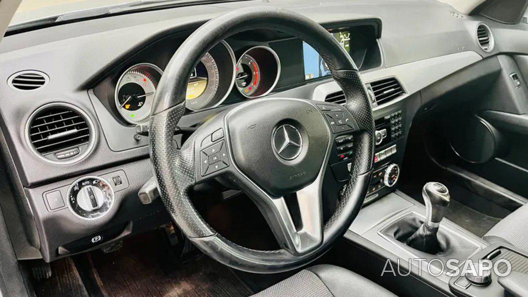 Mercedes-Benz Classe C 220 CDi Avantgarde BlueEfficiency de 2011