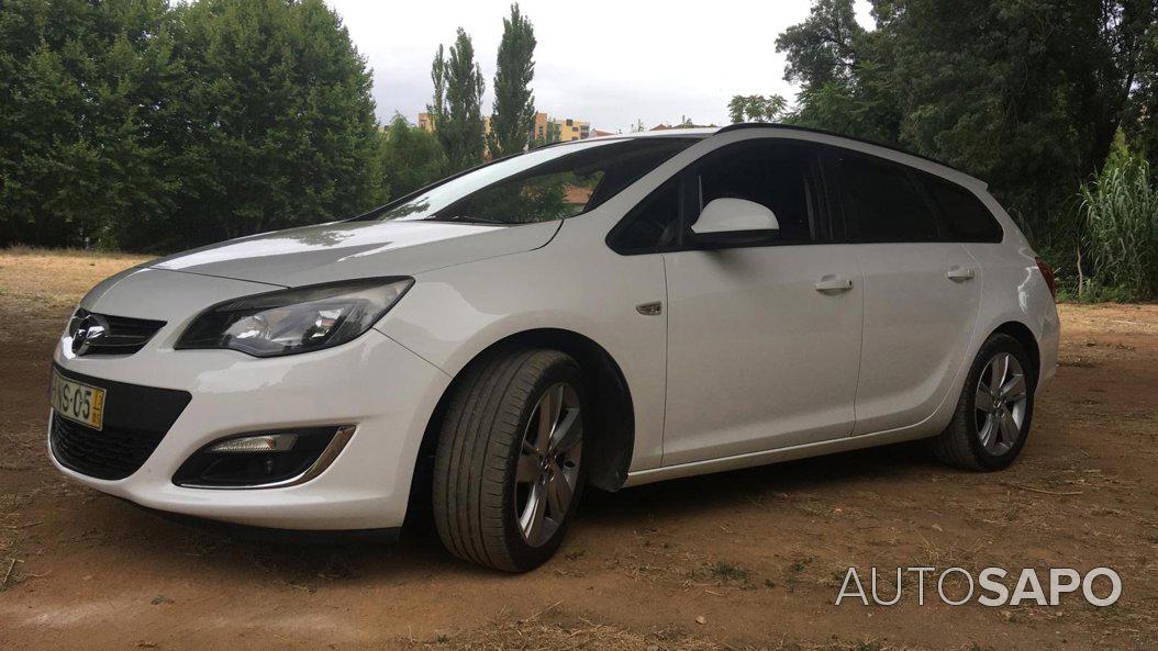 Opel Astra 1.3 CDTi Executive Start/Stop 104g de 2013