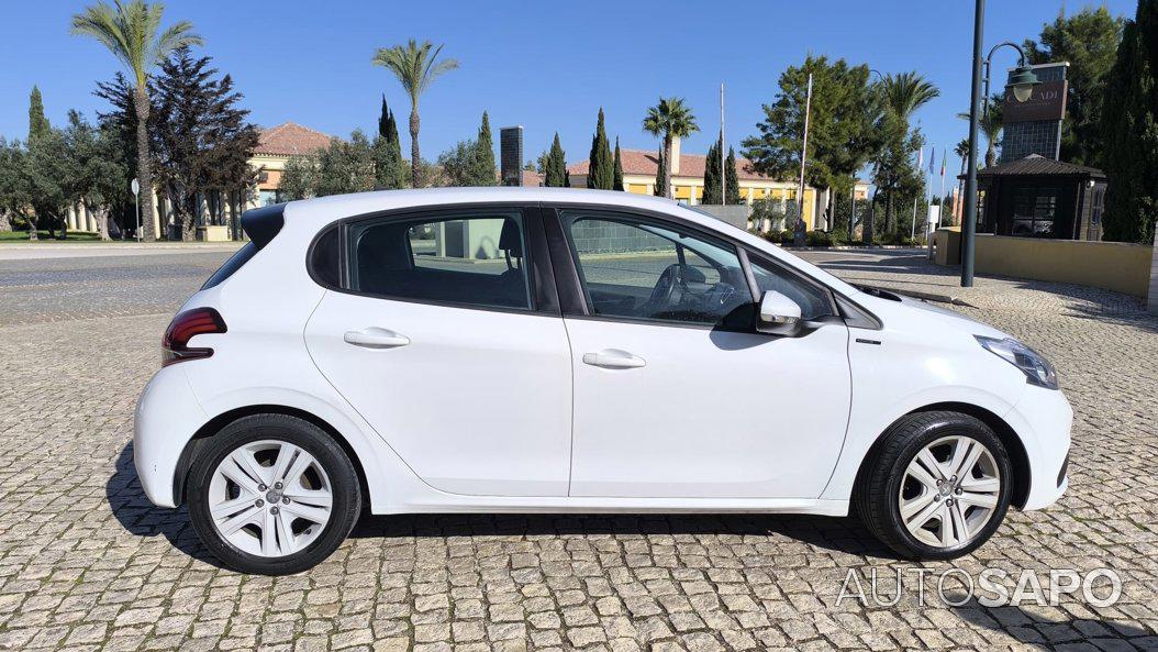 Peugeot 208 1.2 PureTech Life Signature de 2018