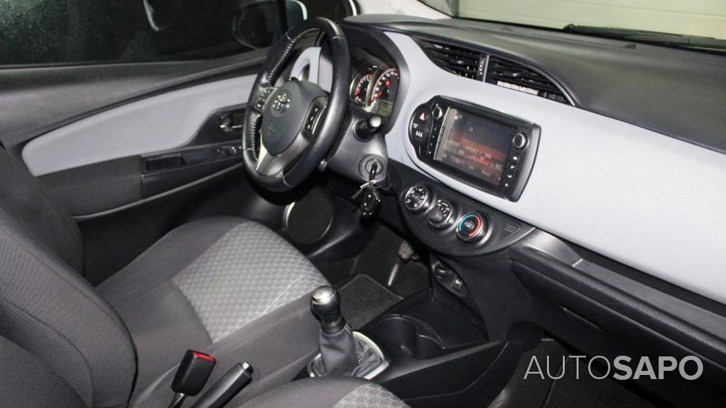 Toyota Yaris 1.0 VVT-i Active+AC de 2015