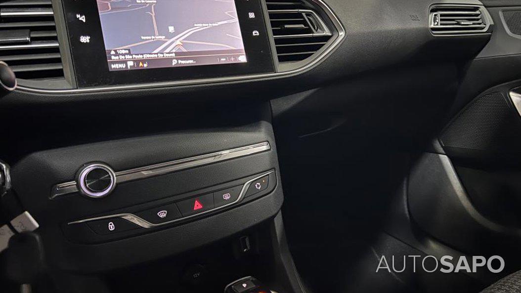 Peugeot 308 1.2 PureTech Allure EAT8 de 2019