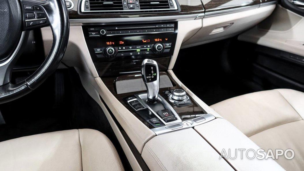 BMW Série 7 730 d de 2011