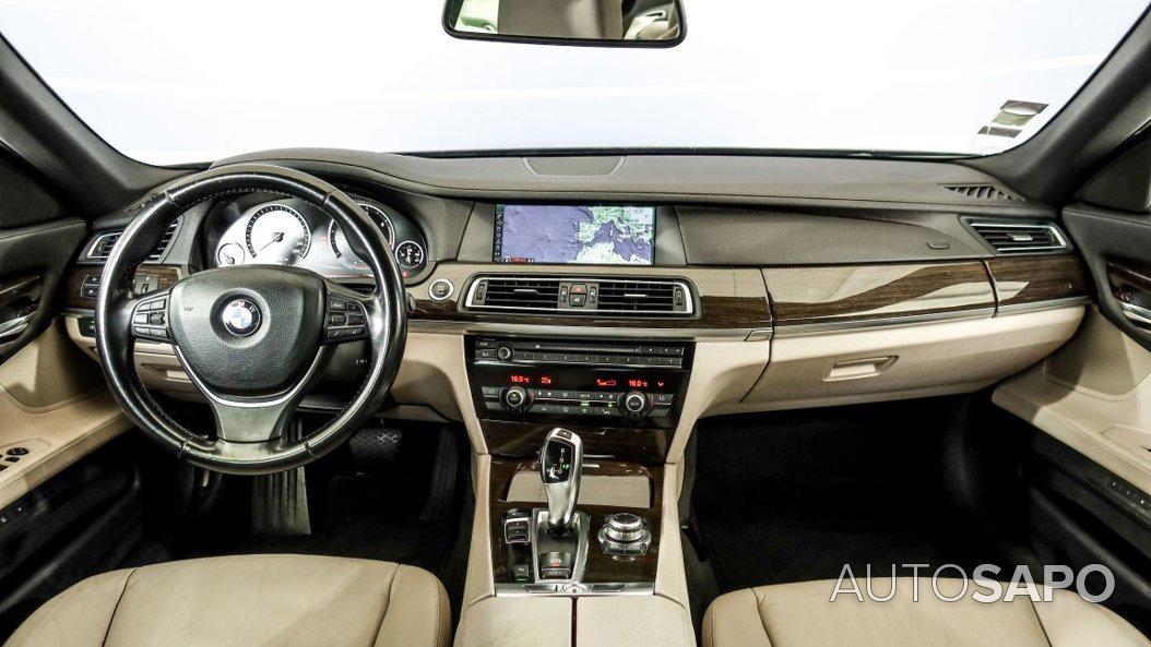 BMW Série 7 730 d de 2011