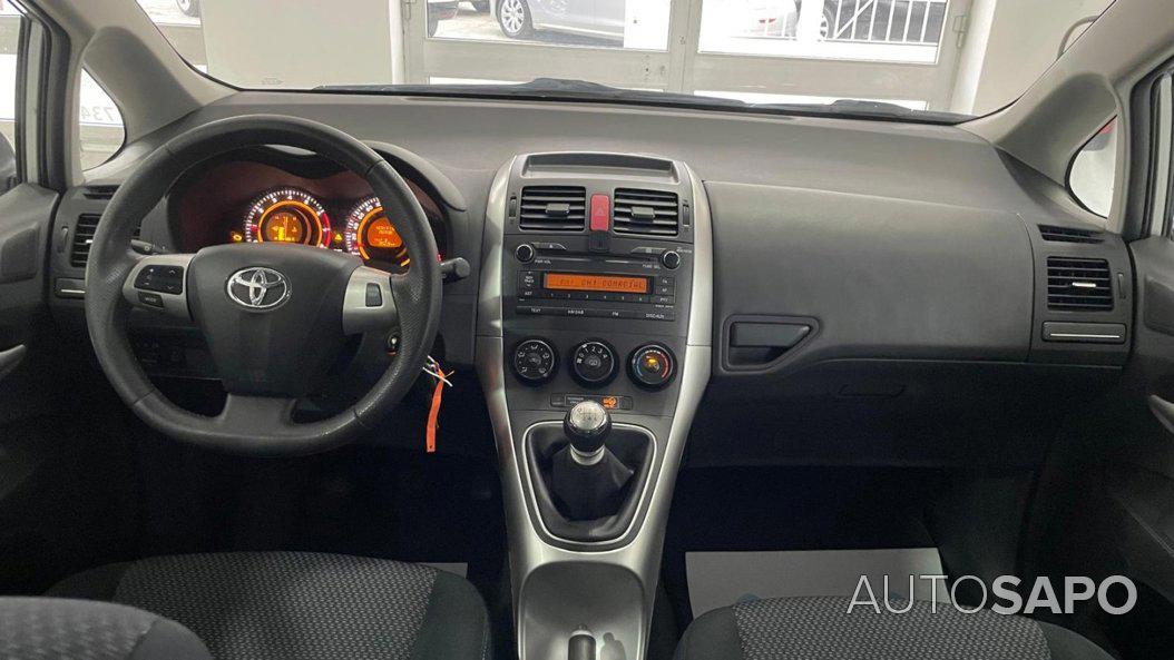 Toyota Auris 1.33 VVT-i AC de 2011