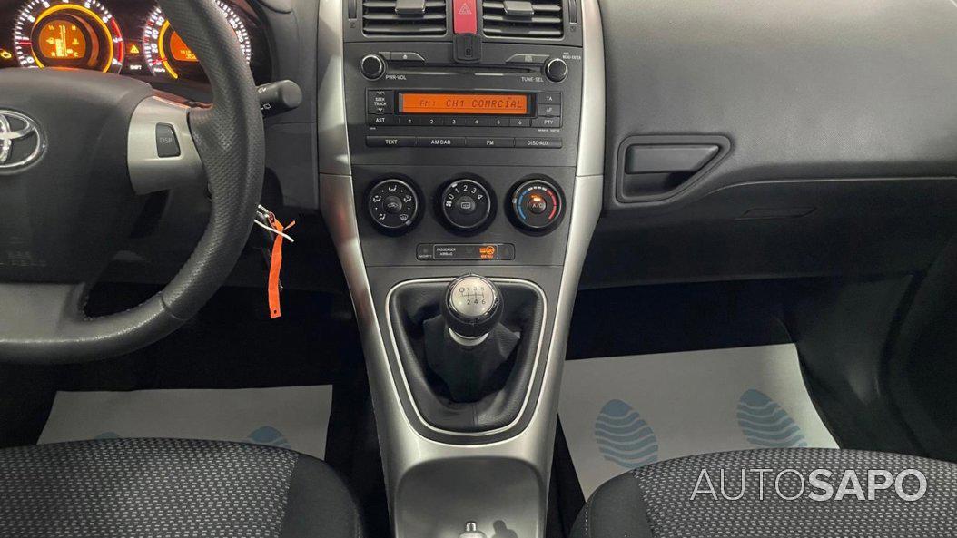 Toyota Auris 1.33 VVT-i AC de 2011