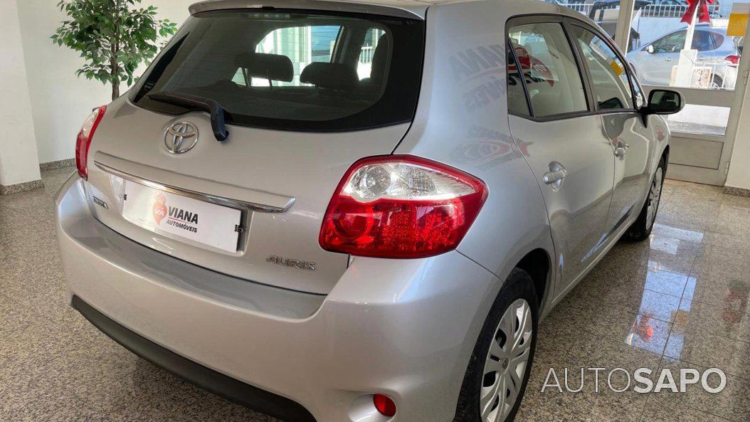 Toyota Auris 1.33 VVT-i AC de 2011