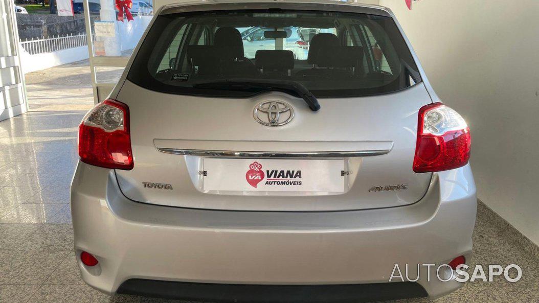 Toyota Auris 1.33 VVT-i AC de 2011