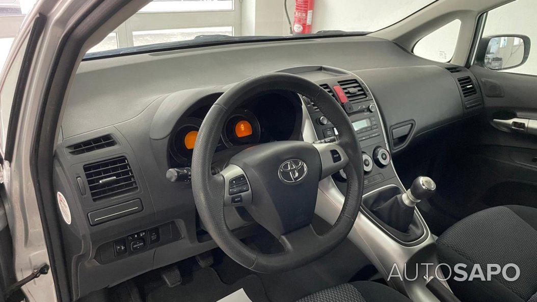 Toyota Auris 1.33 VVT-i AC de 2011