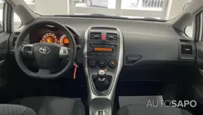 Toyota Auris 1.33 VVT-i AC de 2011