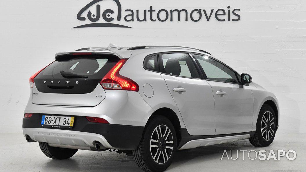 Volvo V40 Cross Country 1.5 T3 Momentum Geartronic de 2019