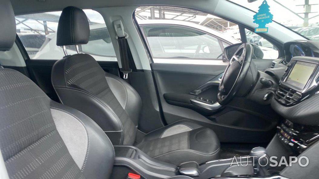 Peugeot 2008 1.2 PureTech Allure EAT6 de 2019