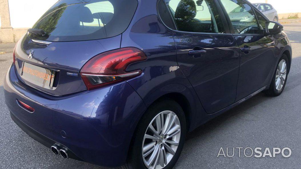 Peugeot 208 1.6 Blue HDI Style de 2013