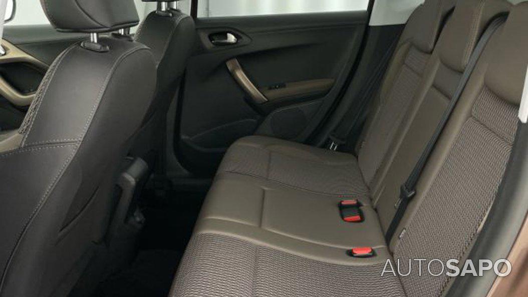 Peugeot 2008 1.2 PureTech Allure de 2015