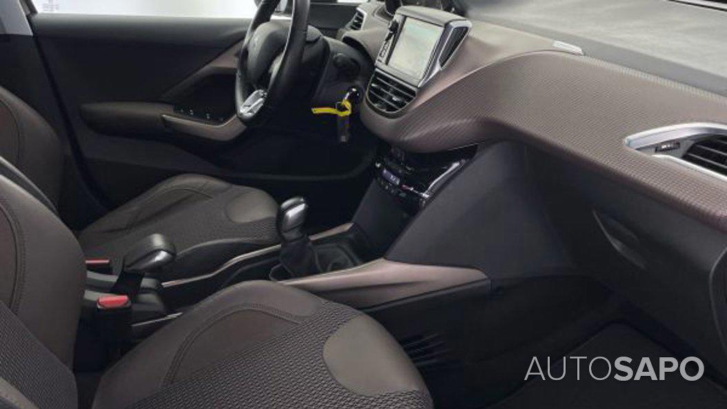 Peugeot 2008 1.2 PureTech Allure de 2015