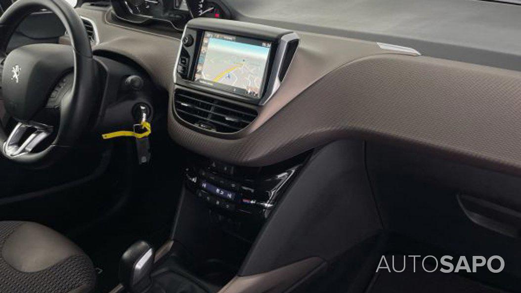 Peugeot 2008 1.2 PureTech Allure de 2015