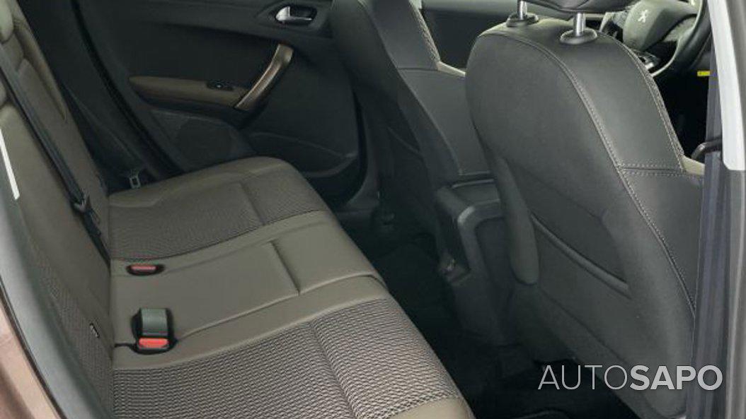 Peugeot 2008 1.2 PureTech Allure de 2015