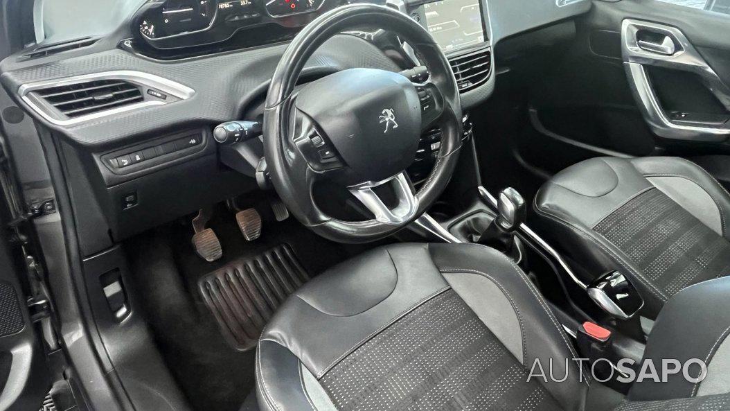 Peugeot 2008 1.2 PureTech Allure de 2014