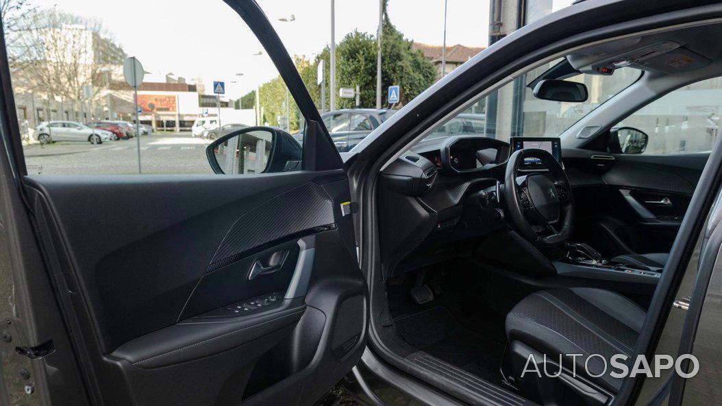 Peugeot 2008 1.2 PureTech Allure EAT8 de 2020