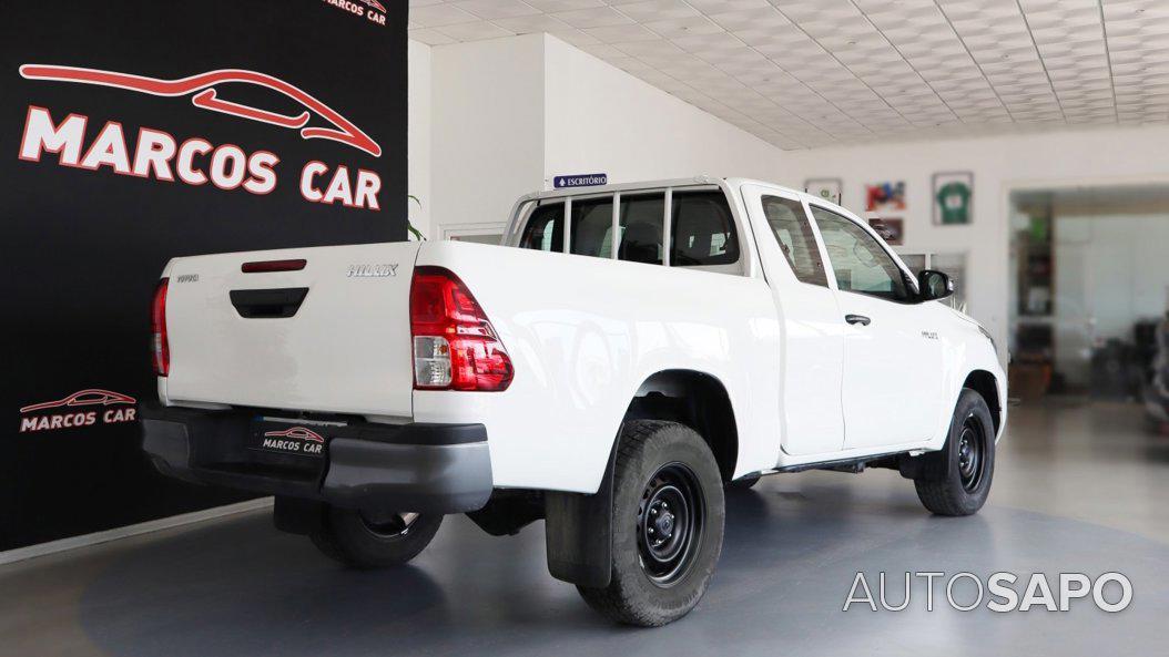 Toyota Hilux 2.4 D LN105L Cx Metalica de 2024