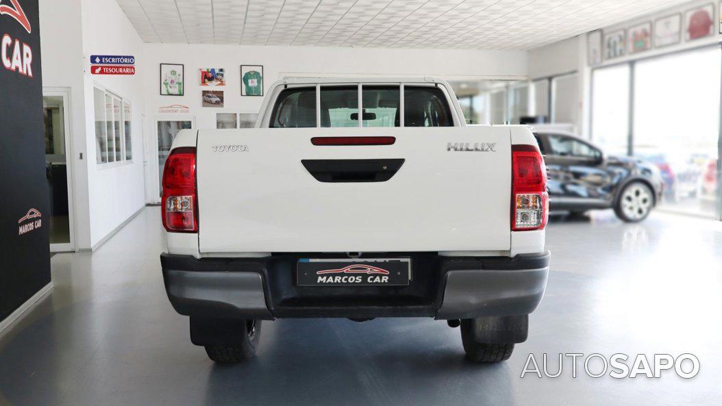 Toyota Hilux 2.4 D LN105L Cx Metalica de 2024