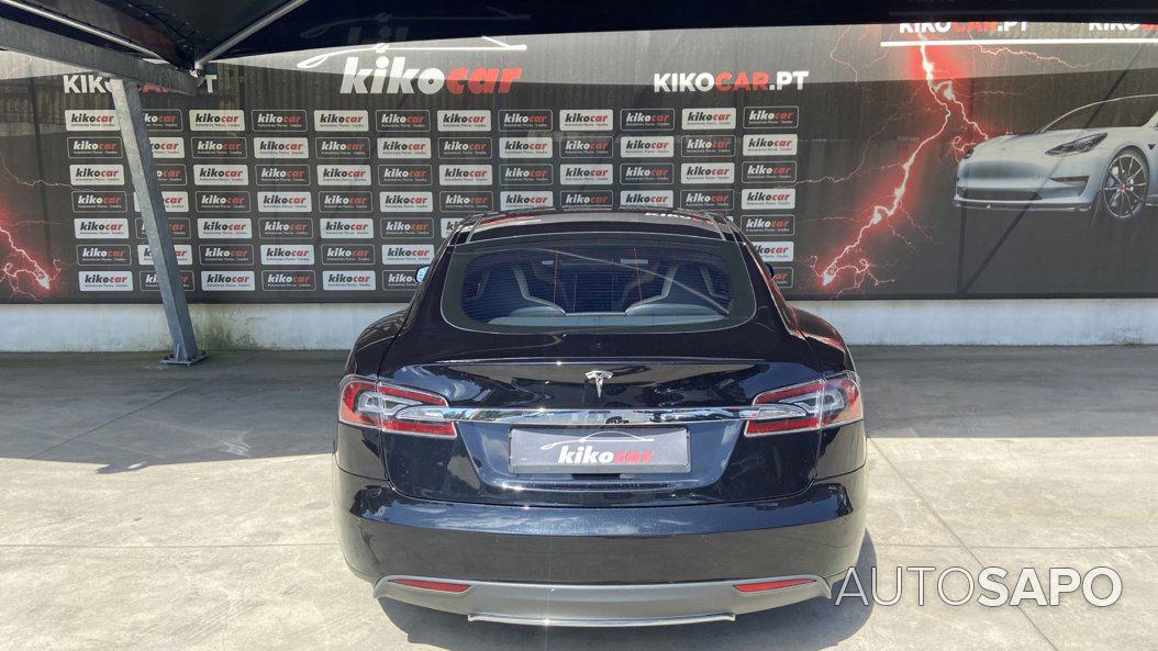 Tesla Model S 85D de 2015