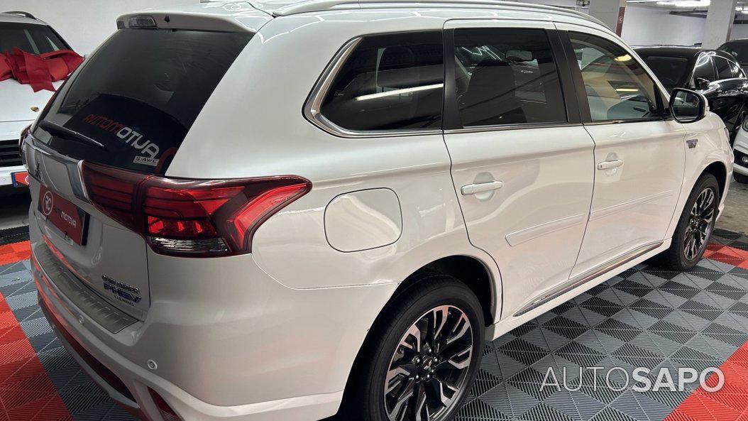 Mitsubishi Outlander 2.0 PHEV Instyle Navi de 2017