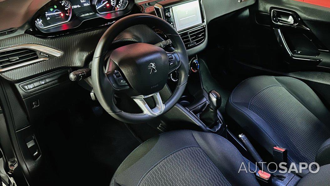 Peugeot 208 1.2 PureTech Life Signature de 2019