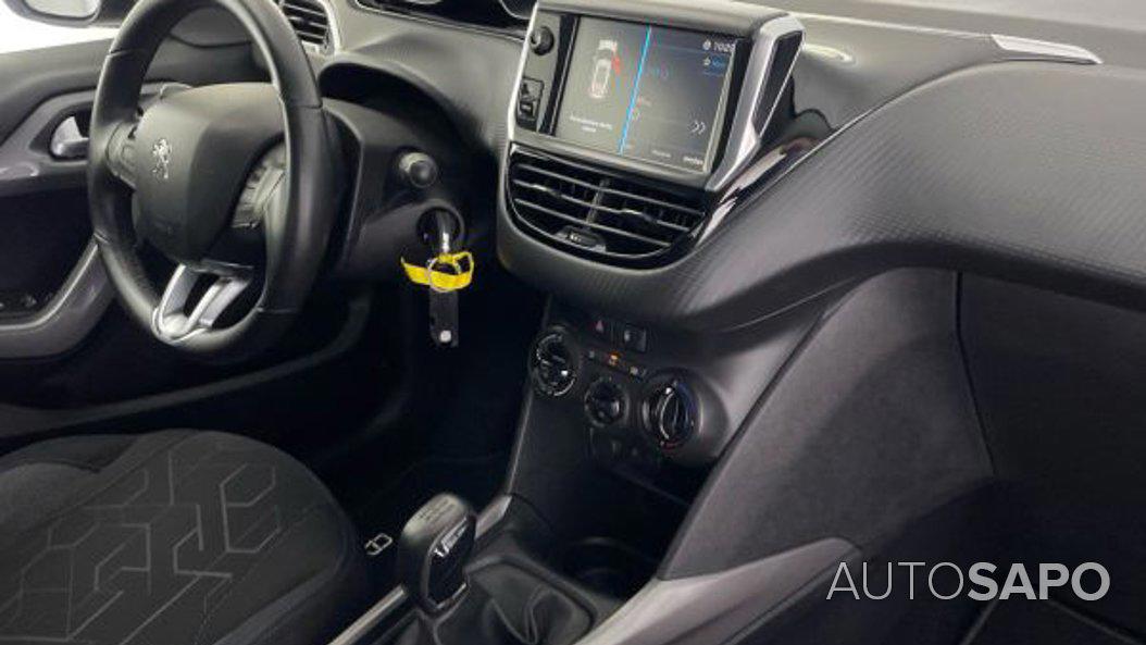 Peugeot 2008 1.2 PureTech Style de 2019