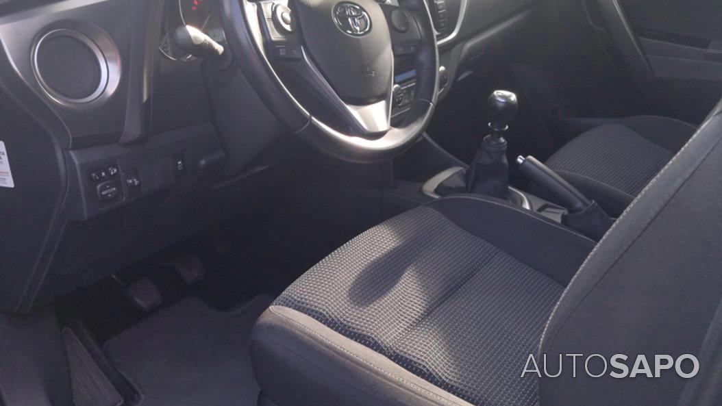 Toyota Auris 1.33 VVT-i Comfort+J16 de 2014