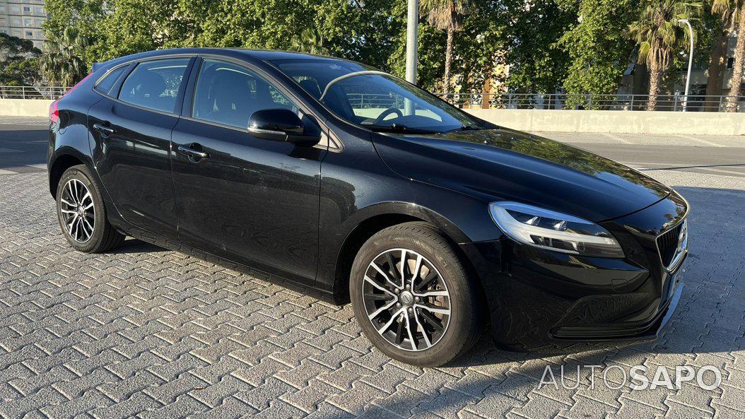 Volvo V40 Cross Country 2.0 D3 Momentum de 2019