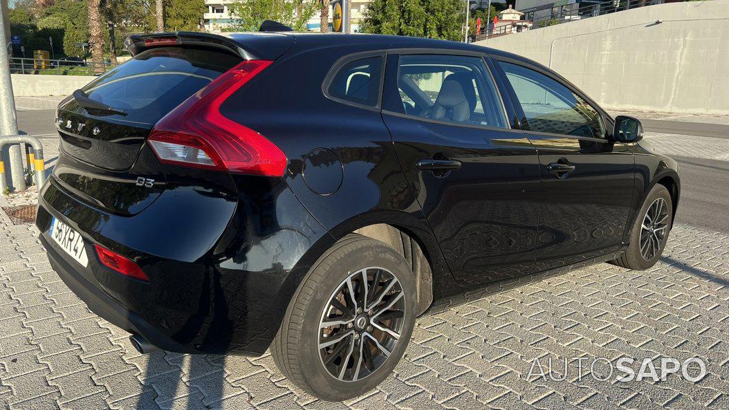 Volvo V40 Cross Country 2.0 D3 Momentum de 2019