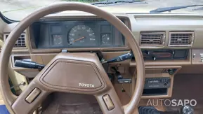 Toyota Hilux 2.4 D LN65L de 1986