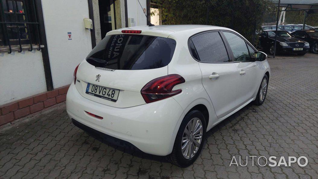 Peugeot 208 1.2 PureTech Life Signature de 2018