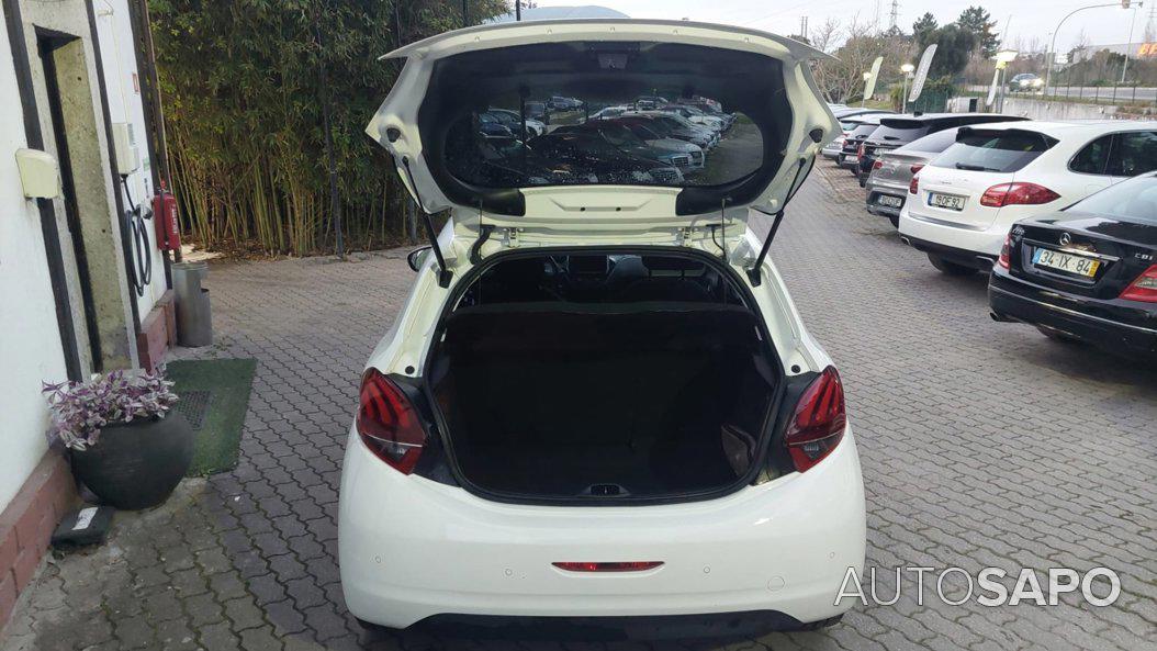 Peugeot 208 1.2 PureTech Life Signature de 2018
