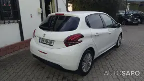 Peugeot 208 1.2 PureTech Life Signature de 2018