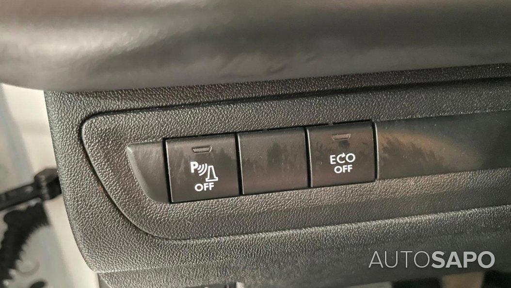 Peugeot 208 1.2 PureTech Life Signature de 2018
