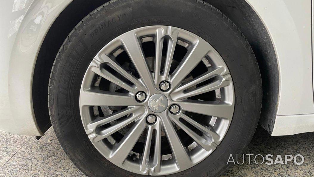 Peugeot 208 1.2 PureTech Life Signature de 2018