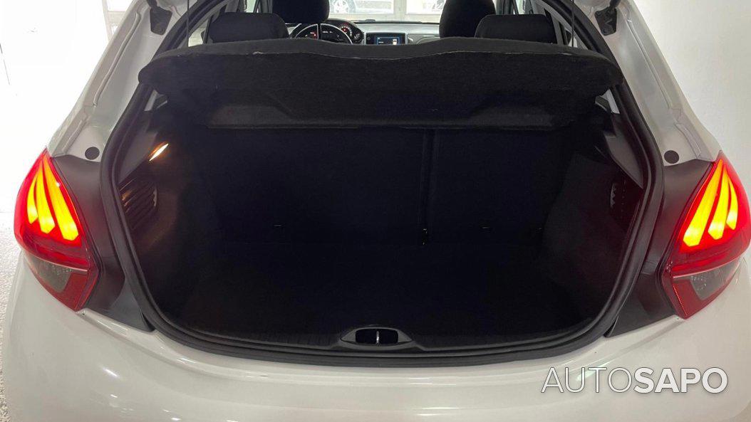 Peugeot 208 1.2 PureTech Life Signature de 2018