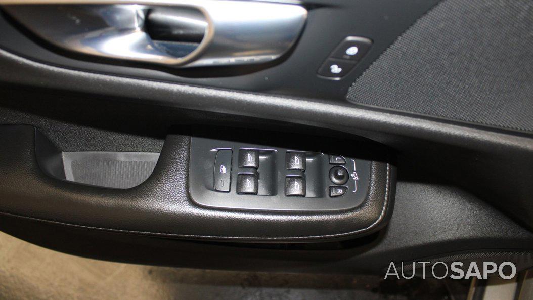 Volvo V60 2.0 T8 AWD TE Momentum de 2020
