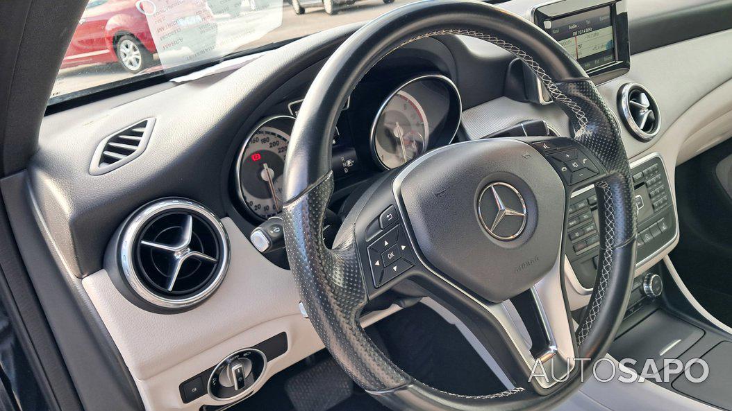 Mercedes-Benz Classe GLA 220 d Urban 4-Matic de 2015