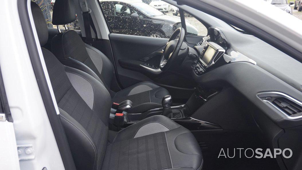 Peugeot 2008 1.2 PureTech Allure de 2019