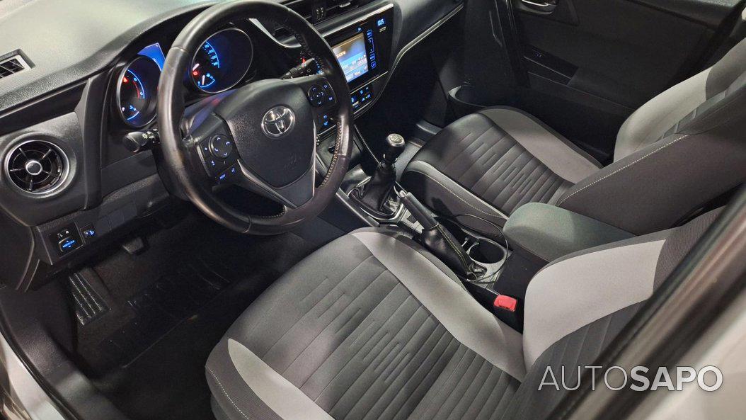 Toyota Auris 1.6 D-4D Comfort+Pack Sport+Navi de 2015