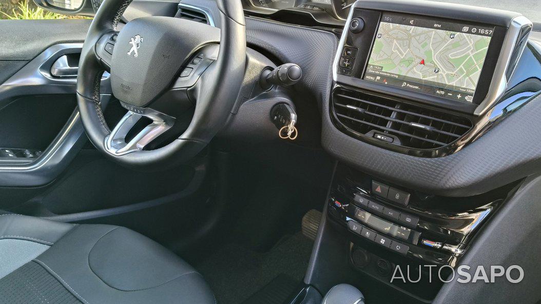 Peugeot 2008 1.2 PureTech Allure EAT8 de 2017