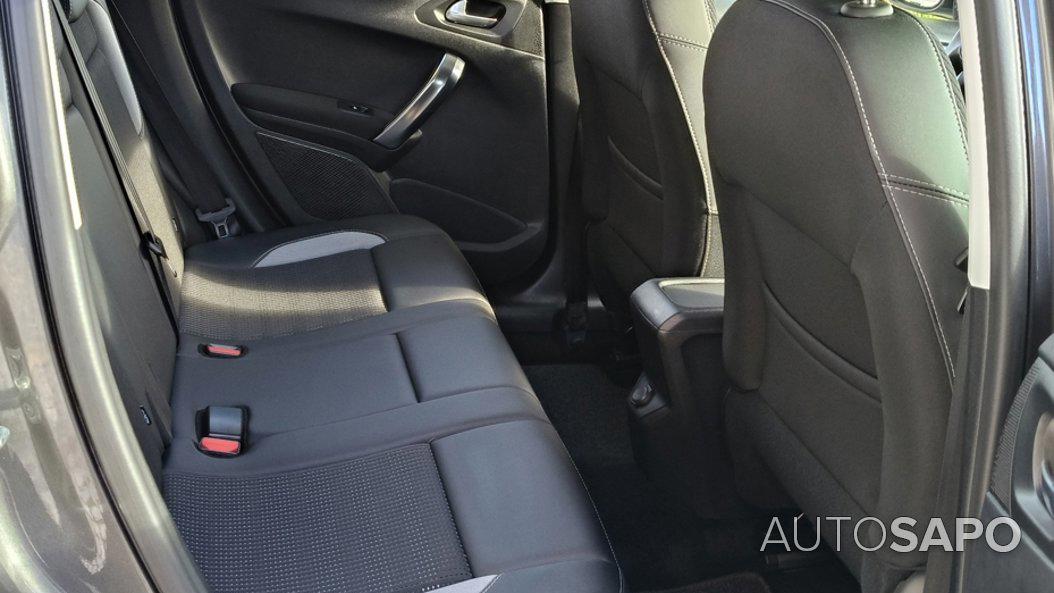 Peugeot 2008 1.2 PureTech Allure EAT8 de 2017