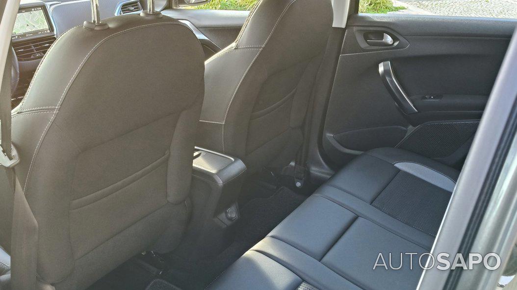 Peugeot 2008 1.2 PureTech Allure EAT8 de 2017