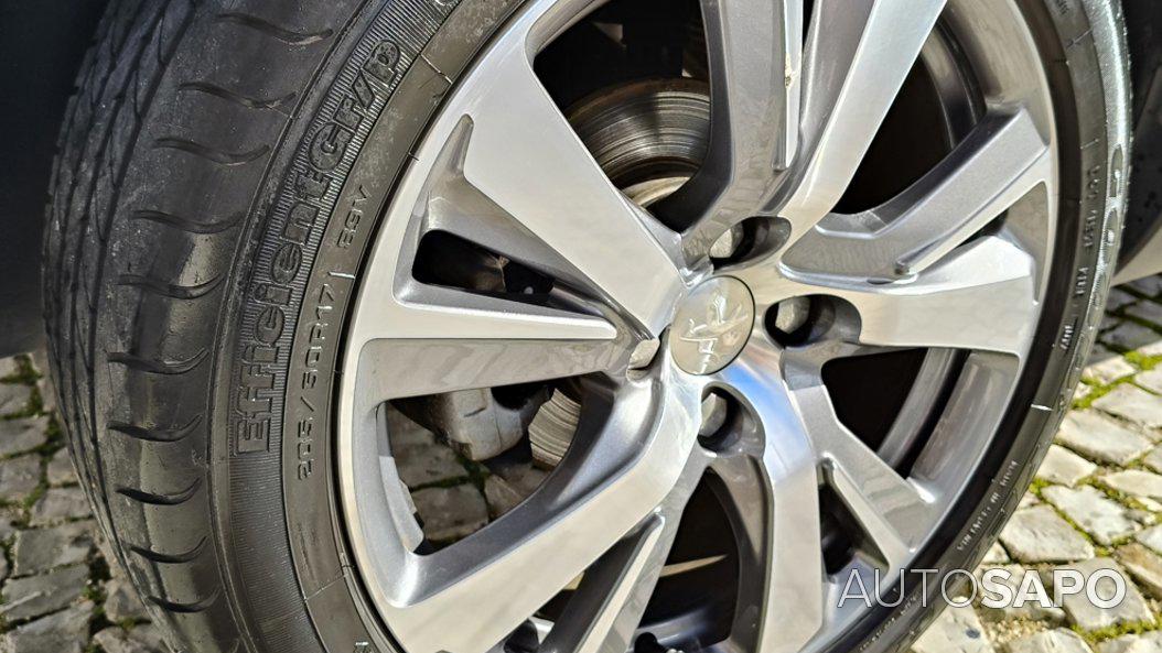 Peugeot 2008 1.2 PureTech Allure EAT8 de 2017