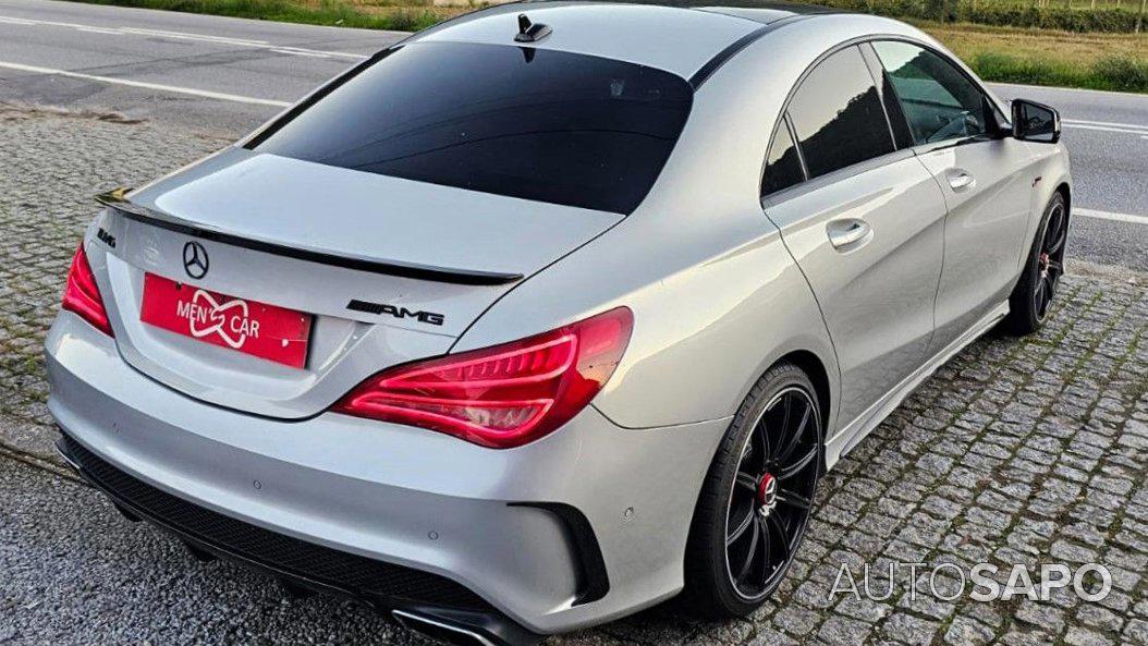 Mercedes-Benz Classe CLA 45 AMG 4-Matic de 2015