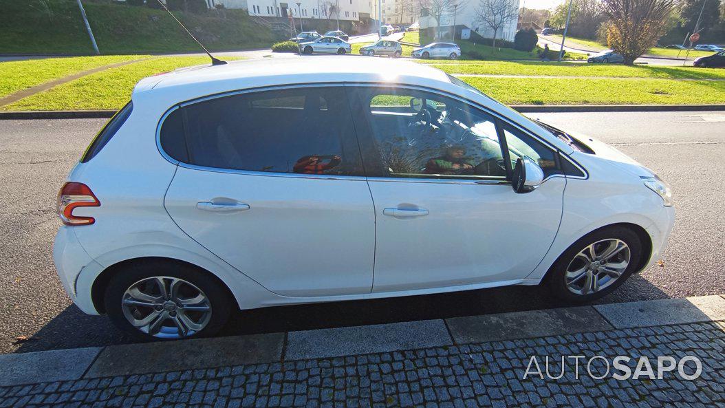 Peugeot 208 1.2 PureTech Allure de 2013