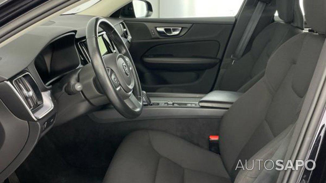 Volvo V60 2.0 B4 Momentum Core de 2021